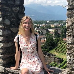 Meet your Posher, Hilary